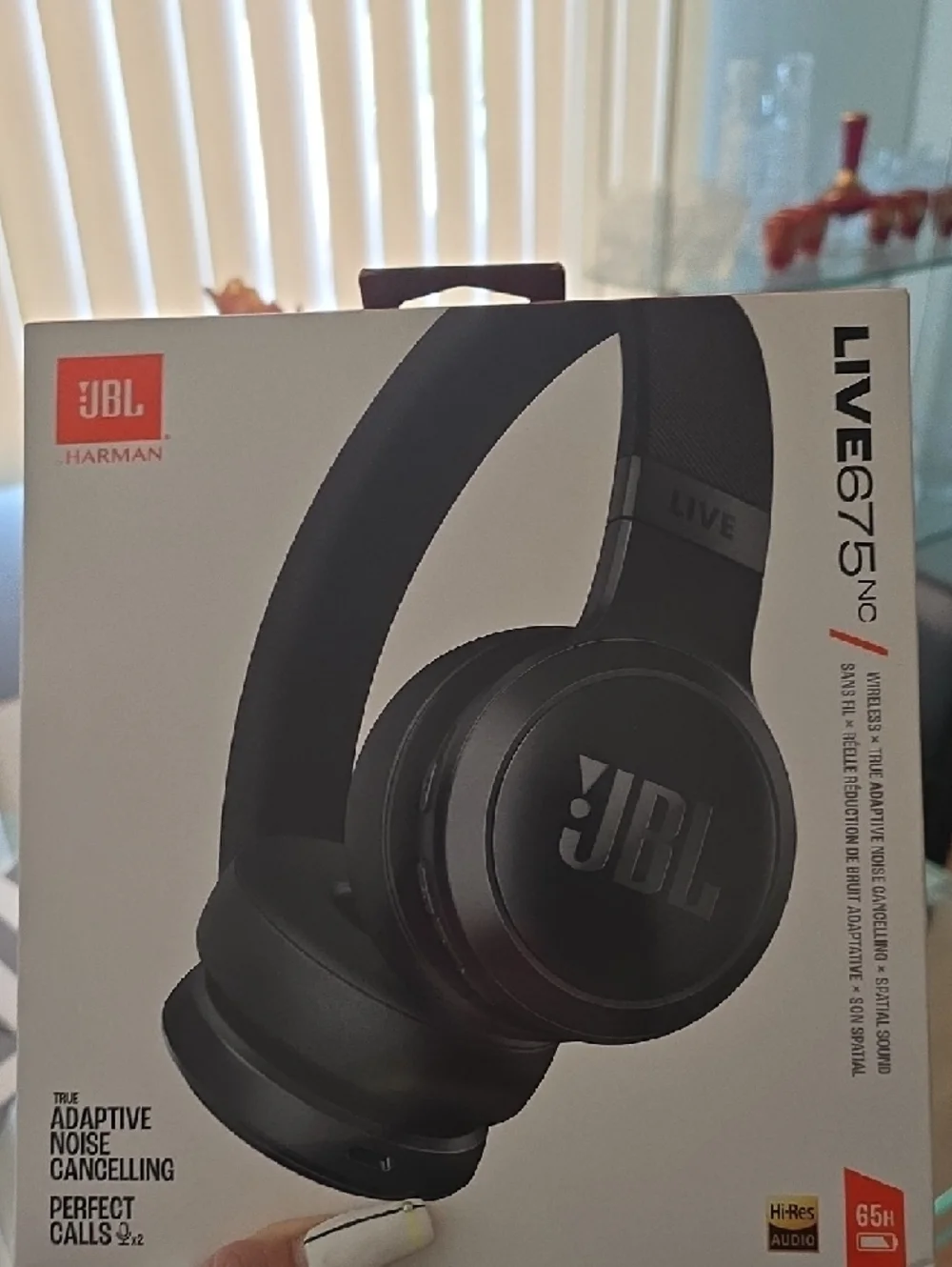JBL Live 675 Over-Ear Headphones — Black - Picture 5 of 5